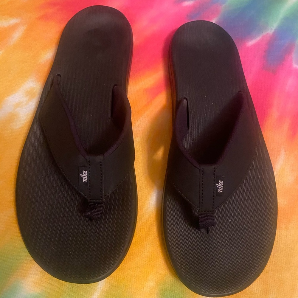 Men’s black nike flip flops size 10